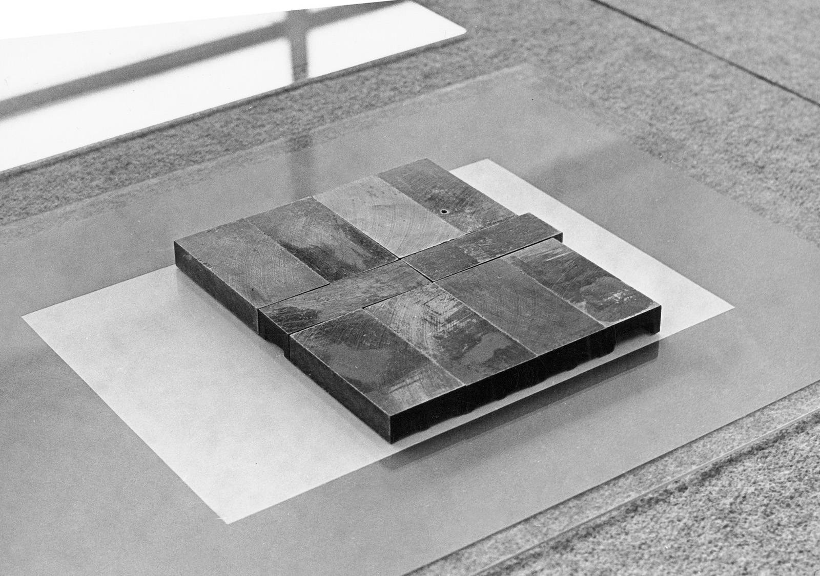 Z cyklu Monotypy, 1981–1982, knihtisková tisková forma. Snímky z výstavy Zdeněk Macháček / Grafika 1980–1982. Galerie Malá kolonáda, Luhačovice, listopad 1982.