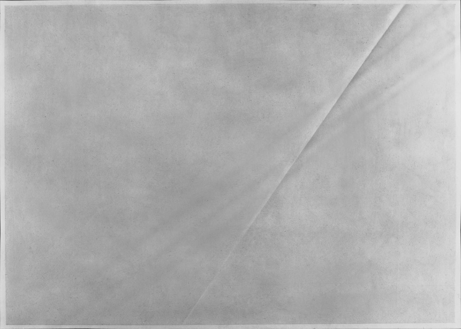 Přeložený karton, 1981, čb. fotografie, 300 x 400 mm